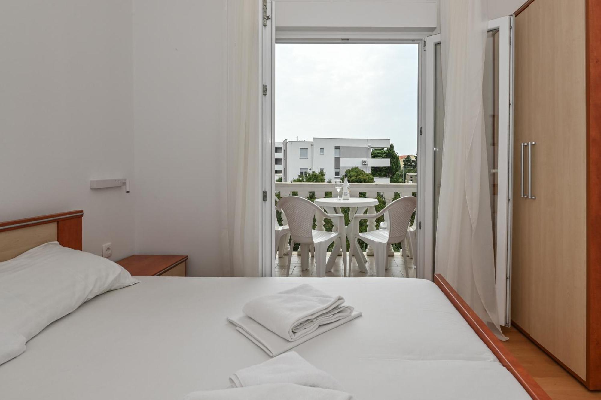 Seagull Pool Apartments & Studios Novalja Dış mekan fotoğraf