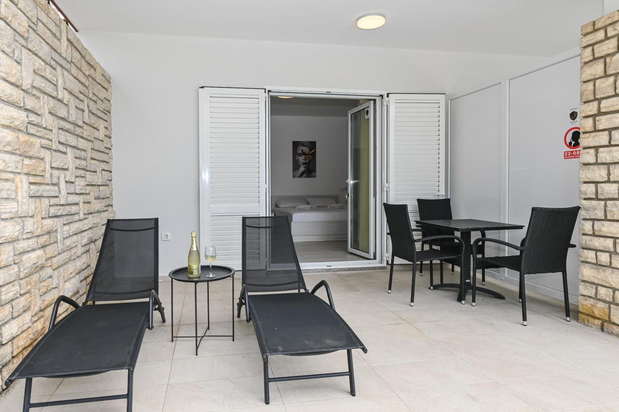 Seagull Pool Apartments & Studios Novalja Dış mekan fotoğraf