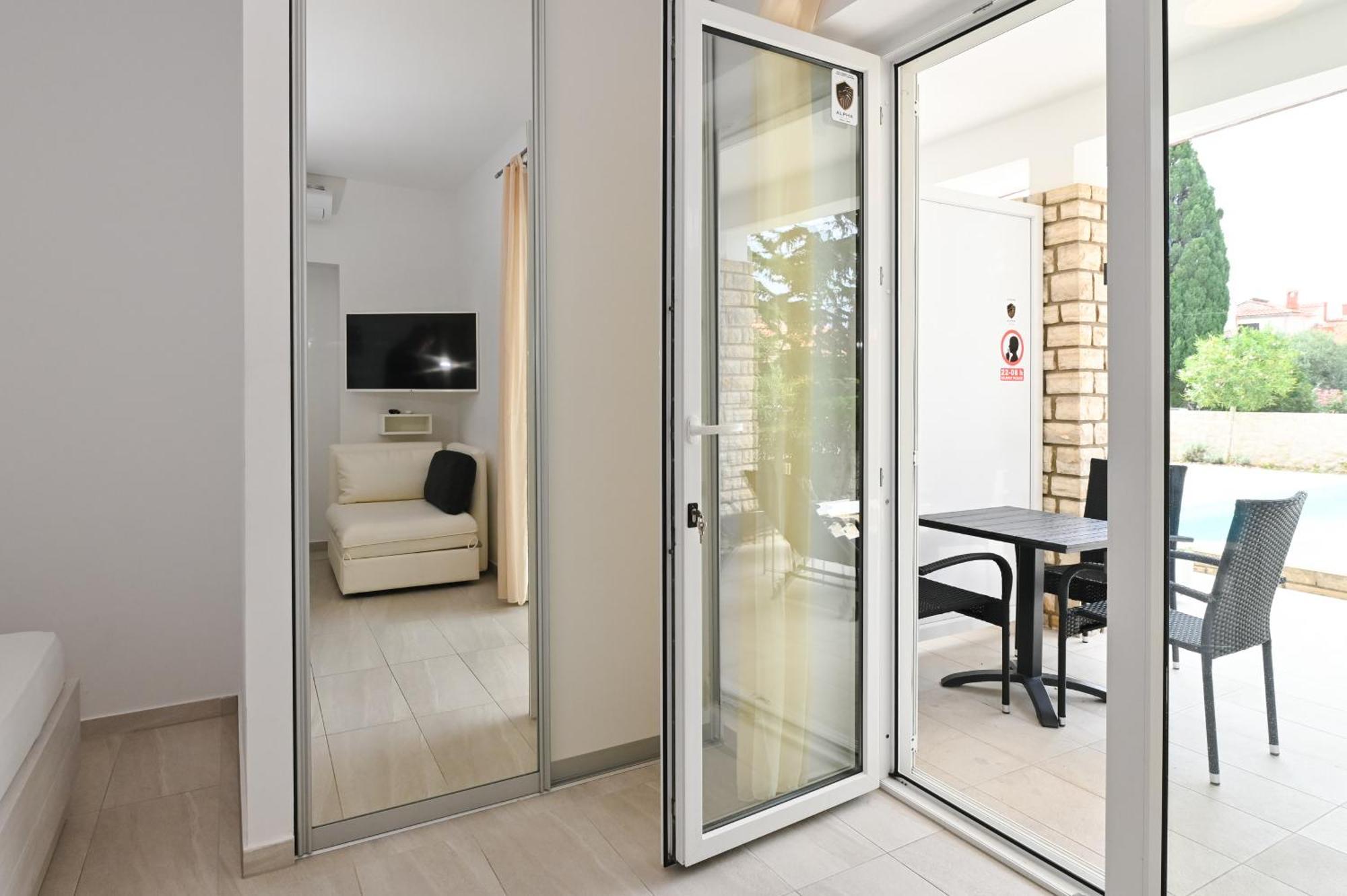 Seagull Pool Apartments & Studios Novalja Dış mekan fotoğraf