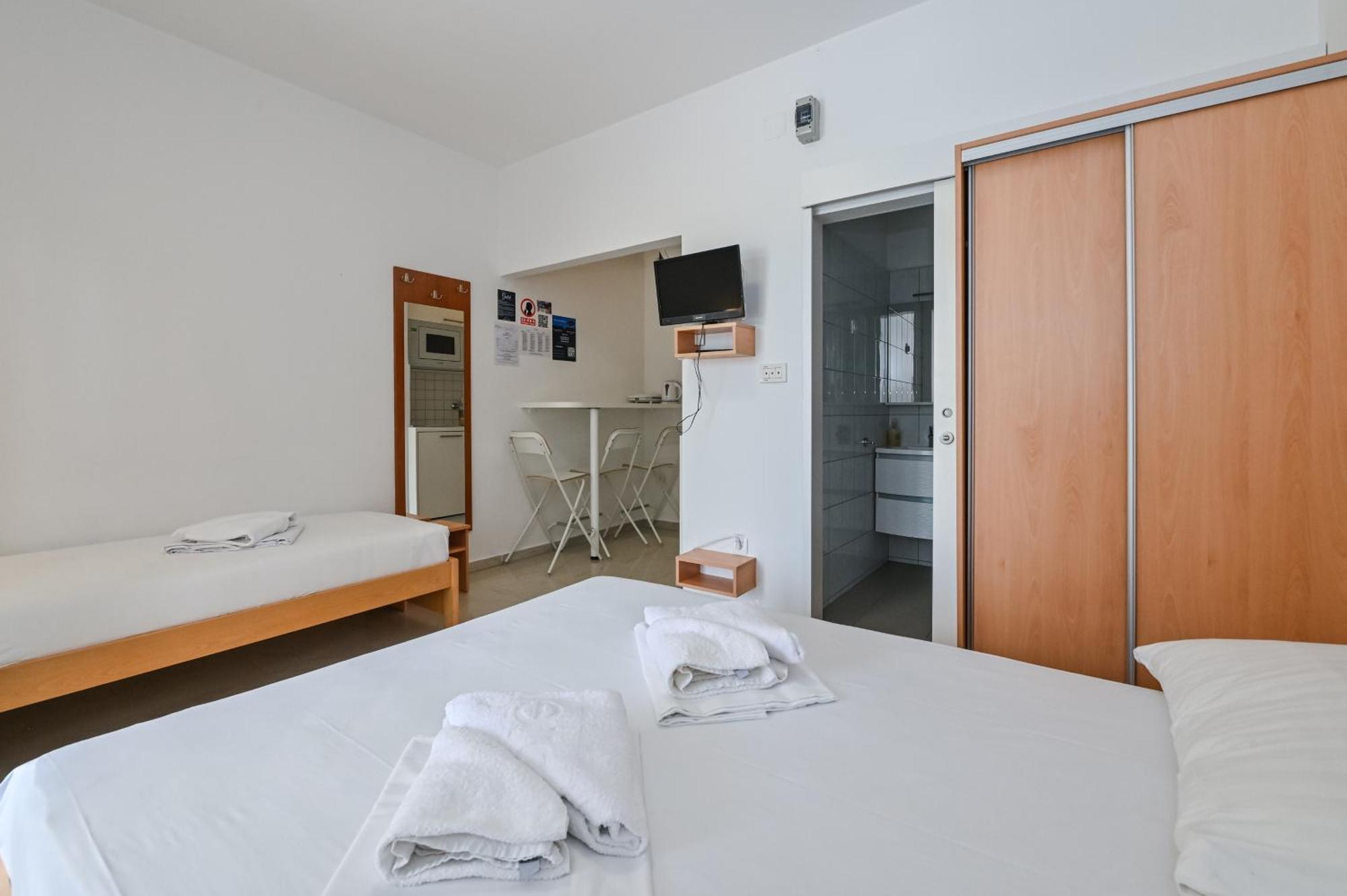 Seagull Pool Apartments & Studios Novalja Oda fotoğraf