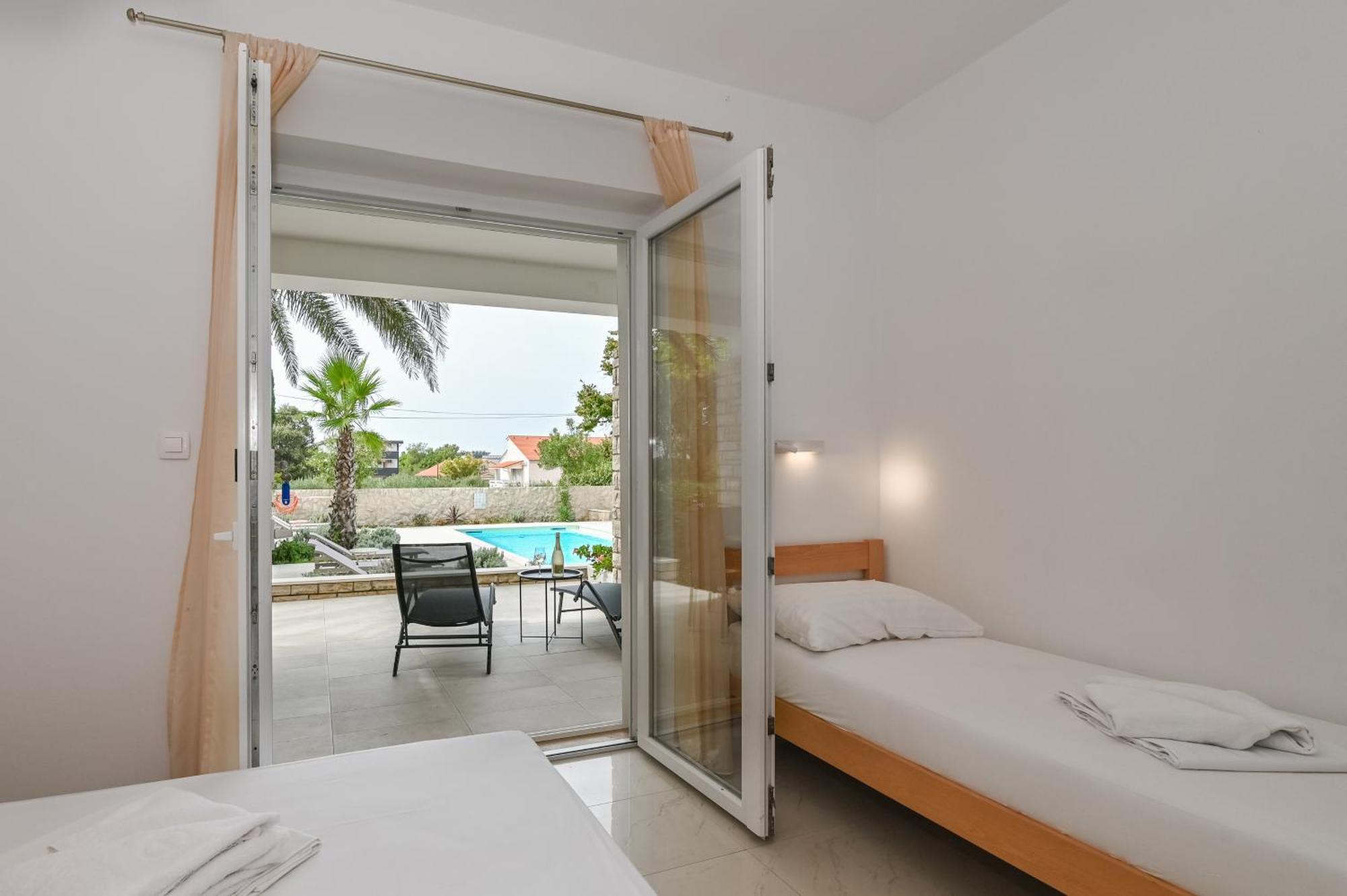 Seagull Pool Apartments & Studios Novalja Oda fotoğraf