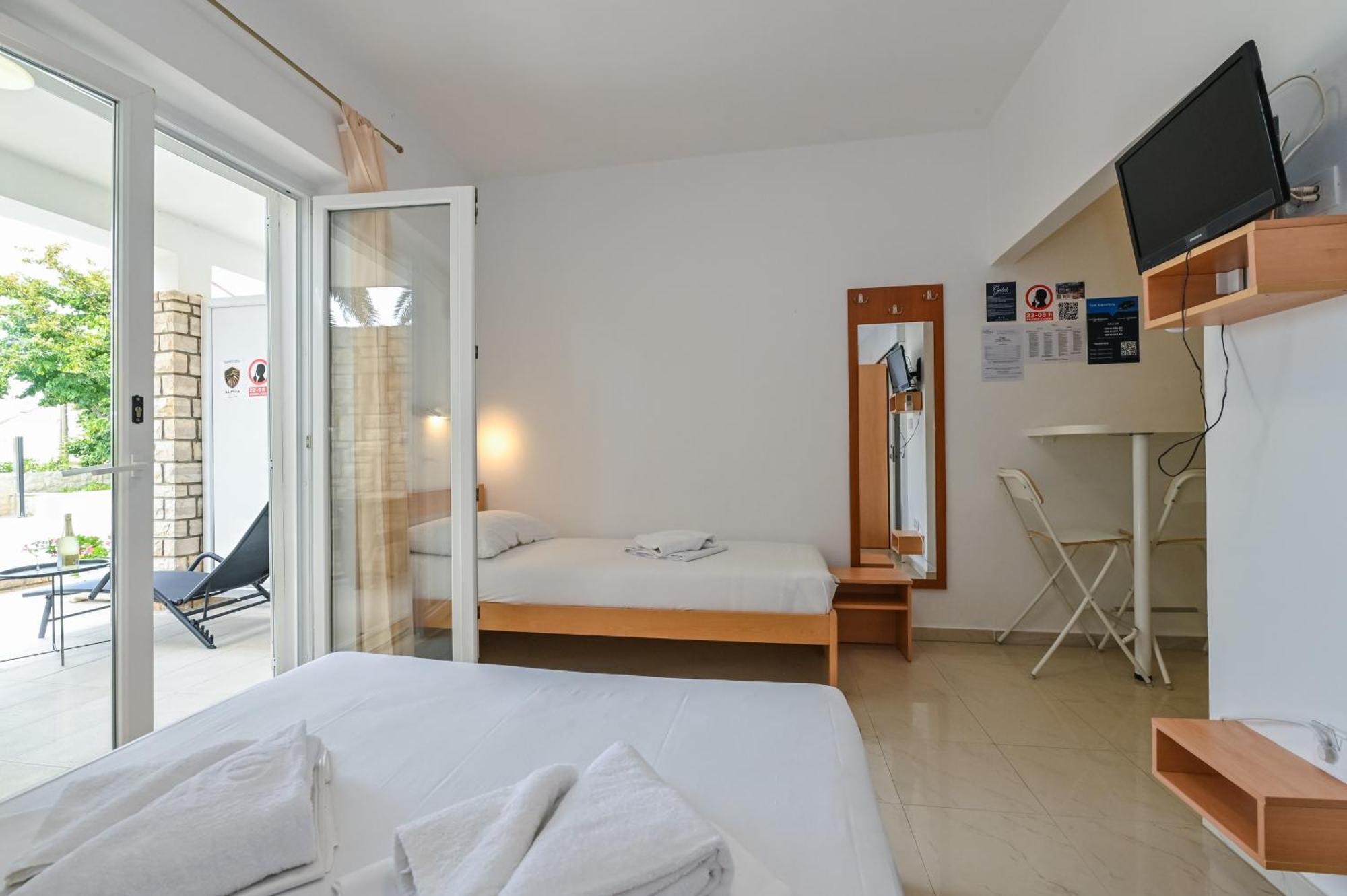 Seagull Pool Apartments & Studios Novalja Oda fotoğraf